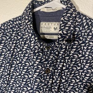 Larges Men’s Patterned Button Up